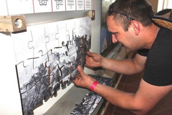 Skály, písek, puzzle? Nová hravá expozice Infobod láká do kláštera