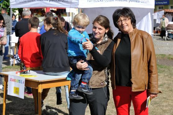 Slunné počasí a bohatý kulturní program vytáhl Broumováky na náměstí