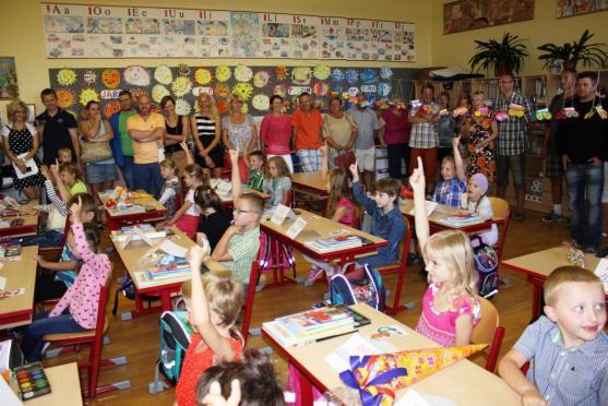 Stovka prvňáčků usedla do školních lavic v Broumově