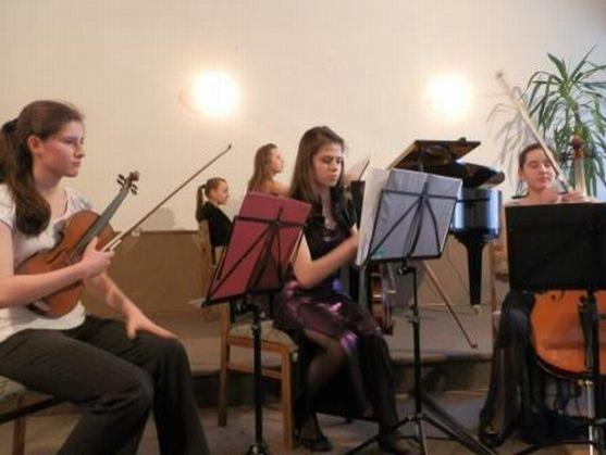 Jedno první a tři druhá místa pro Základní uměleckou školu v Polici nad Metují 