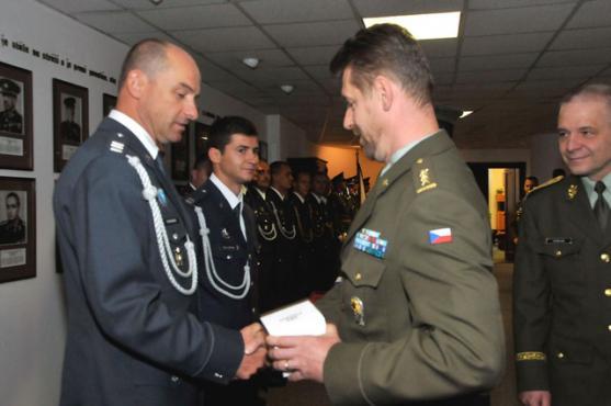 Pilot Michal Malý z Broumova byl vyznamenán za splnění úkolů vojenské mise