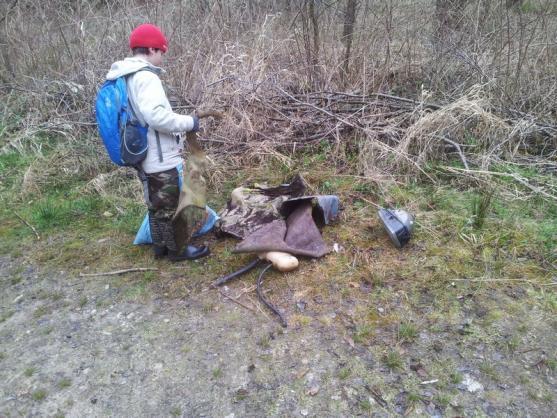 Skauti provedli ke Dni Země úklid lesa