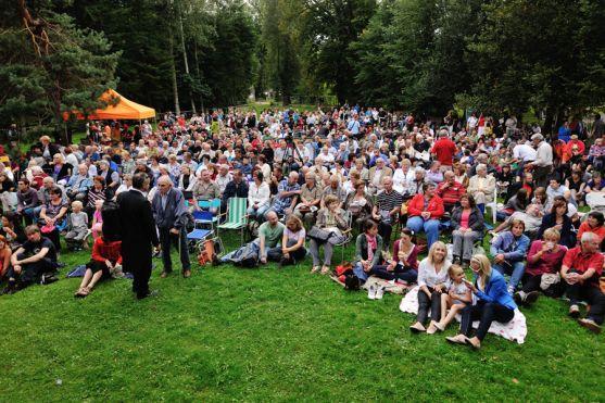 Hradeckou filharmonii poslouchalo ve skalách 1300 diváků 