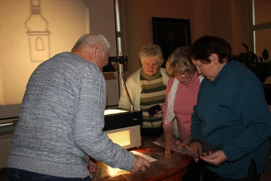 Poličtí senioři zkoumali v Broumově krásy baroka