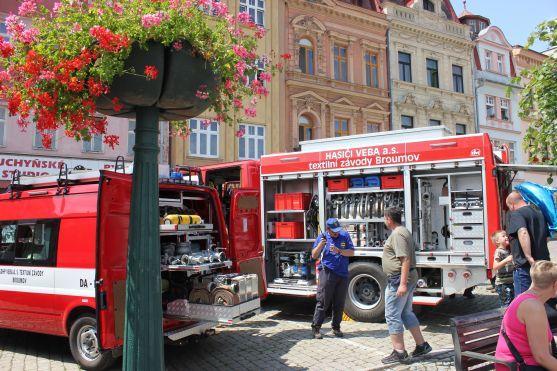 Hasiči z Broumova oslavili výročí svého založení ukázkami na náměstí a Dnem otevřených dveří