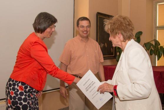 Posluchači Univerzity třetího věku převzali závěrečné osvědčení