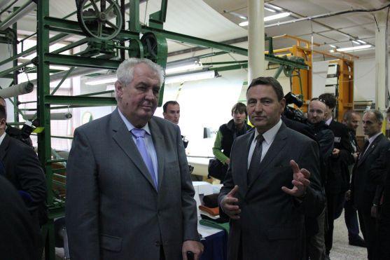 Miloš Zeman v Broumově vyzdvihl význam Veby. Prezident textilce slíbil státní zakázku