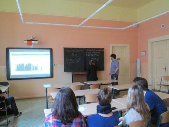 Žáci Základní školy Hradební a Gymnázia Broumov besedovali o historii antisemitismu