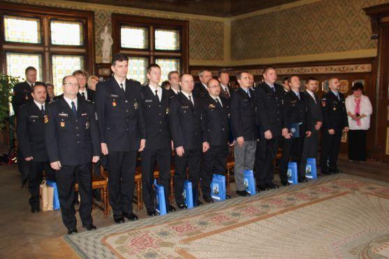 V obřadní síni náchodské radnice byli vyznamenáni i policisté z Broumovska