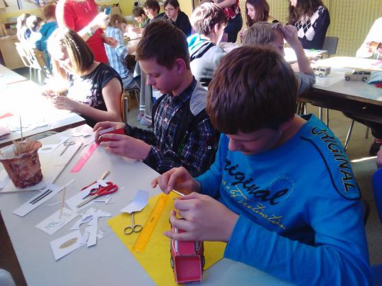 Královéhradecký kraj přispěl na tvořivé dílny v Muzeu papírových modelů 