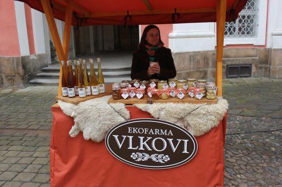 Jeden pes z útulku na trhu v klášteře získal nového majitele. Jeden ale zase přibyl