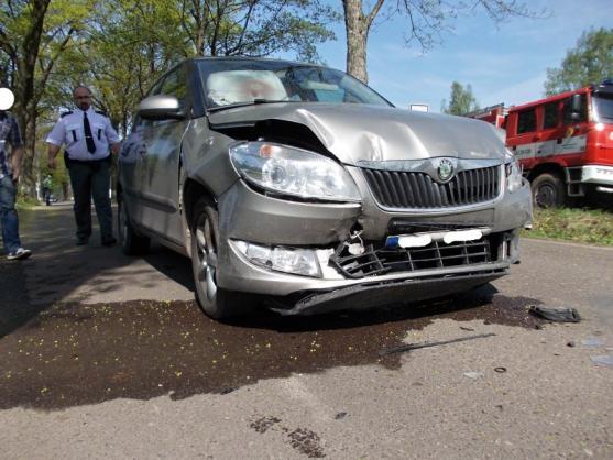 Během jedné hodiny se včera na Broumovsku staly dvě dopravní nehody