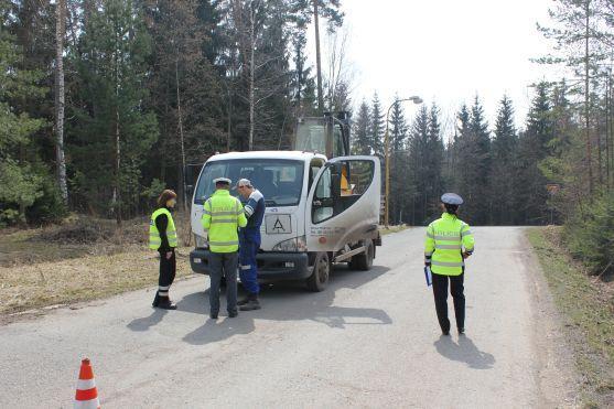 Policisté kontrolovali v Broumově správnou váhu nákladních automobilů