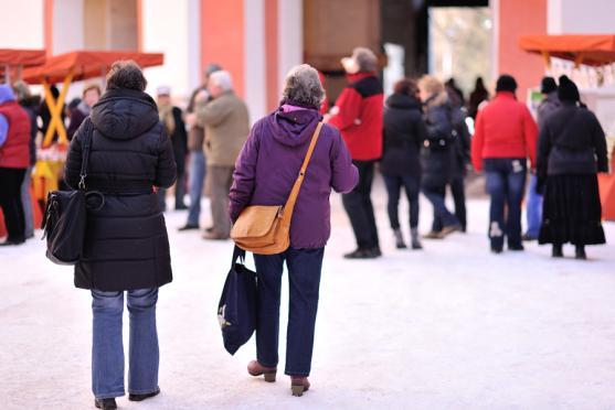 Trhovce a návštěvníky Velikonočního jarmarku na nádvoří kláštera trápil velký mráz