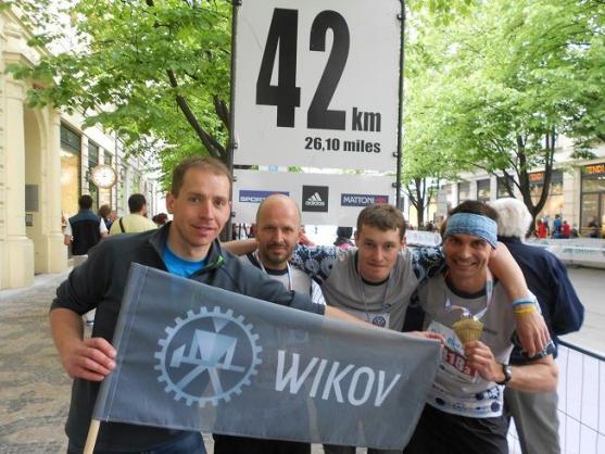 Běžci hronovského Wikovu uspěli ve štafetě Pražského maratonu 