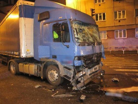 Fotografie dopravních nehod varují. Před zimní sezónou policisté radí účastníkům silničního provozu