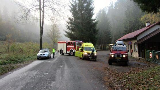 Při dvou dopravních nehodách v Teplicích nad Metují a v Heřmánkovicích se zranily posádky vozů