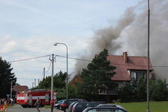 Od kůlny chytil v Broumově dům