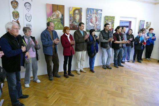 V Zeleném domečku v Polici nad Metují představuje svou tvorbu výtvarník Lukáš Cinkanič 