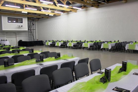 Ples podnikatelů a živnostníků premiérově roztančil klášterní Dřevník 