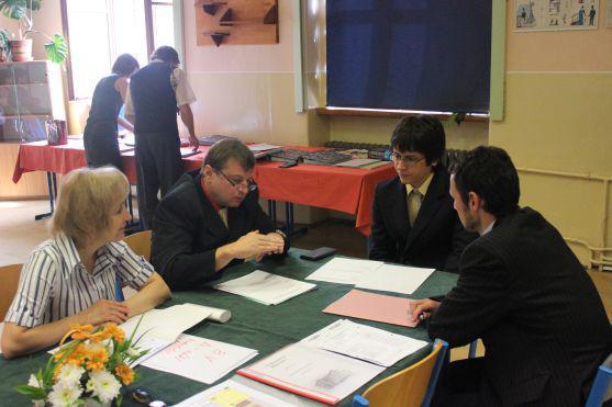 Na broumovském gymnáziu dnes začaly maturitní zkoušky