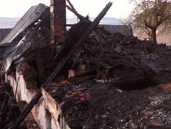 V pondělí hořela v Polici nad Metují střecha domu a na Ruprechtickém Špičáku les