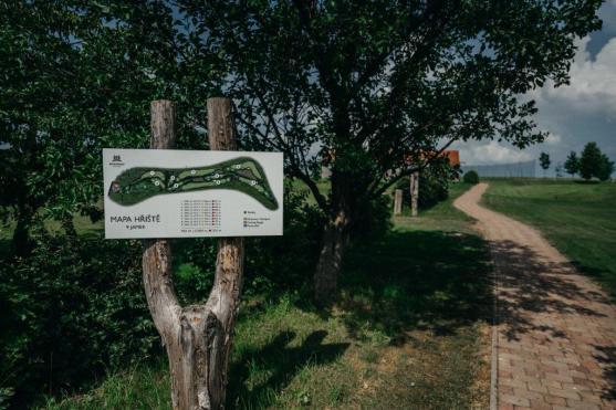 Golf není nic pro kluky, kteří se bojí, že je porazí holka! 