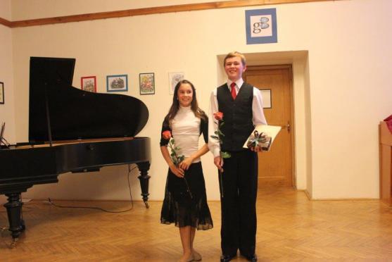 Sourozenci Novotní tančí v klubu TAK Dance Krok v Hradci Králové 