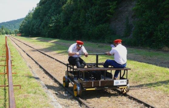 Broumováci opět závodili v Polsku na ručních drezínách