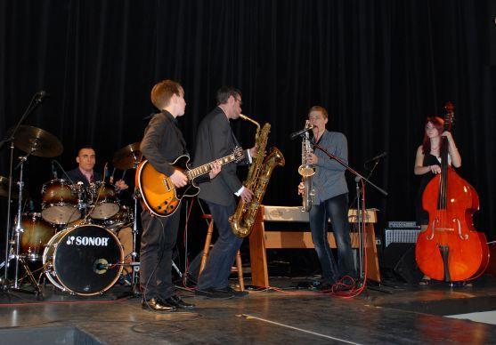 Proč zvete české muzikanty do Broumova? Máte své! 