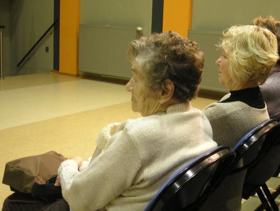 Broumovští senioři se sešli na přednášku a také zjistili, že mají novou předsedkyni Klubu seniorů