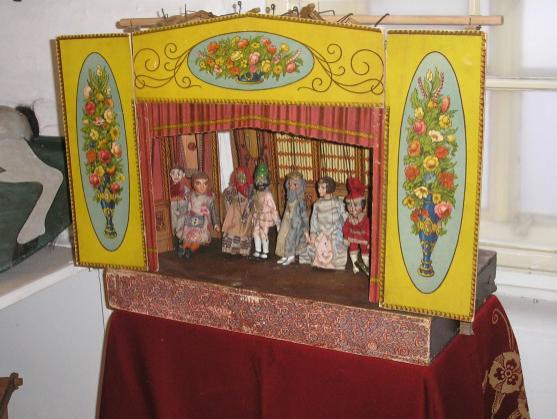 Výstava historických hraček v Polici nad Metují je otevřena do neděle 8. ledna