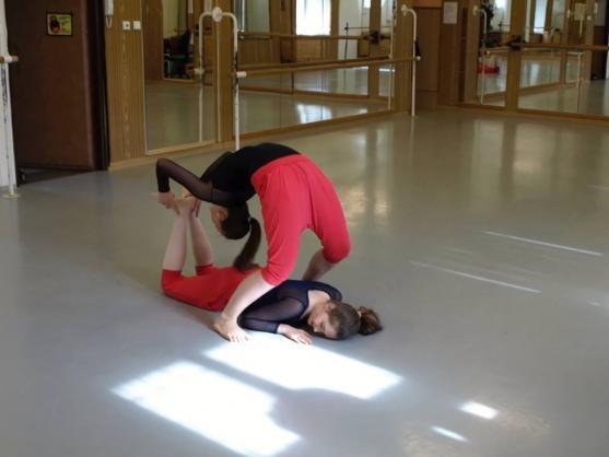 Členky tanečního oboru broumovské umělecké školy jsou po páté ve finále Tanečního učitele roku 