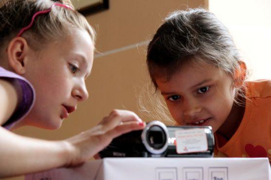 Filmfárum - to jsou tvůrčí filmové dílny v broumovském klášteře 