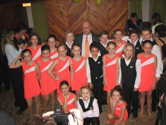 Taneční klub začíná sklízet ovoce za dřinu. Začaly vystoupení na plesech a soutěže 