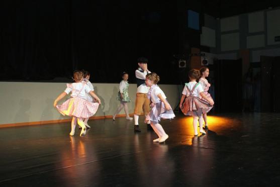 Koncert tanečního oboru ZUŠ Broumov oslavil 15 let práce učitelky a choreografky Heleny Ogriščenkové 