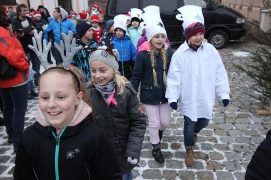 "Vítáme všechny, kdo se necháte rádi předvánočně naladit. Letos se tu scházíme již jedenáctým rokem!"