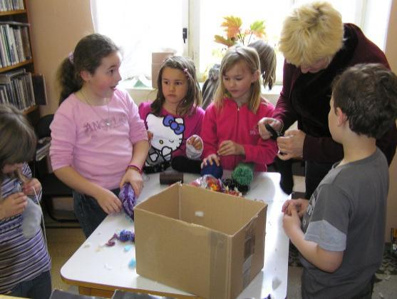 V Městské knihovně v Teplicích nad Metují čtou dětem, aby podpořili jejich čtenářství 