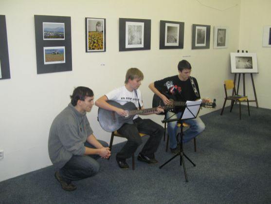 V Klubu ROK v Broumově zahájilo výstavu fotografií Sedm statečných 