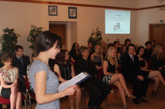 Studenti broumovského gymnázia včera převzali maturitní vysvědčení 