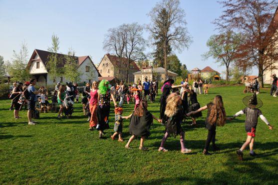 Na několika místech na Broumovsku se slétaly čarodějnice 