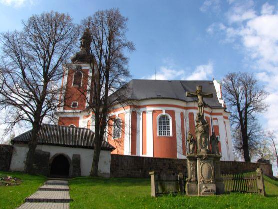 Kostely a kamenné kříže Broumovska očima Lucie Cepkové 