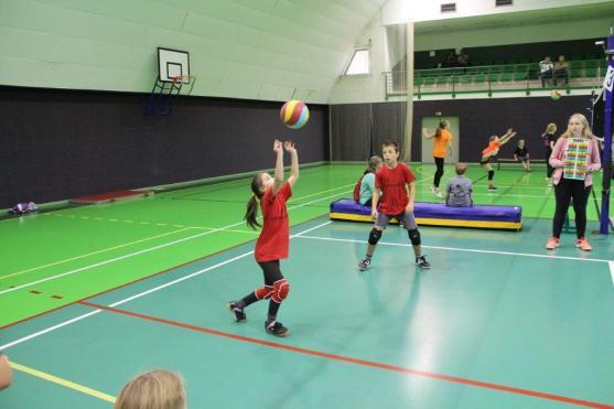 Rozehrála se soutěž v "barevném" volejbale