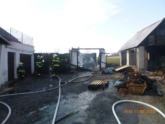 Vedle koronaviru hasiči řeší i běžné problémy