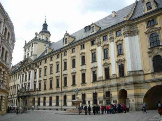 Polští studenti Univerzity Wroclaw pomáhají broumovské skupině kostelů