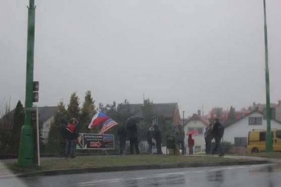 Američané do Náchoda pospíchali. Podél silnic je vítaly davy lidí