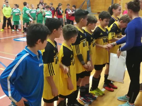 Tým starší přípravky Slovanu Broumov vyhrál turnaj v Hronově 