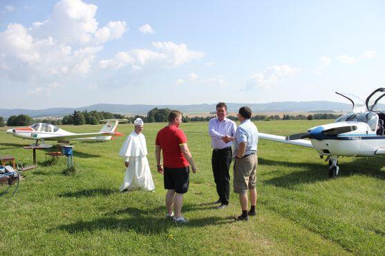 Do Broumova přiletěl opat benediktinského kláštera v německém Scheyernu