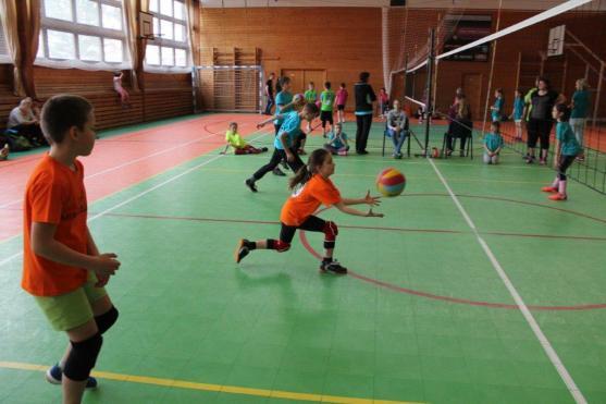 Broumovská sportovní hala o víkendu patřila volejbalistům