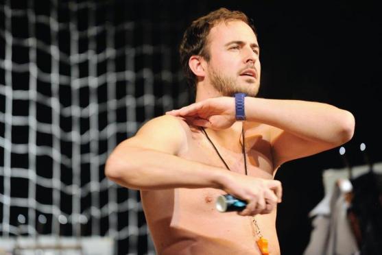 Městské divadlo se proměnilo ve fotbalovou šatnu